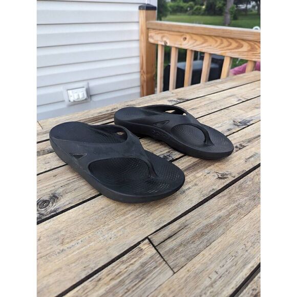 Oofos Ooriginal Flip Flops W12 M10 black recovery comfort free felt - Picture 1 of 8